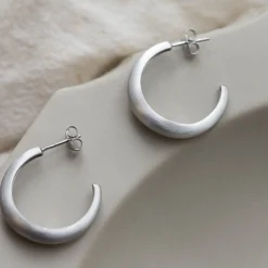 byBiehl® Danmark Sølvøreringe<Ocean Flow Hoops Large