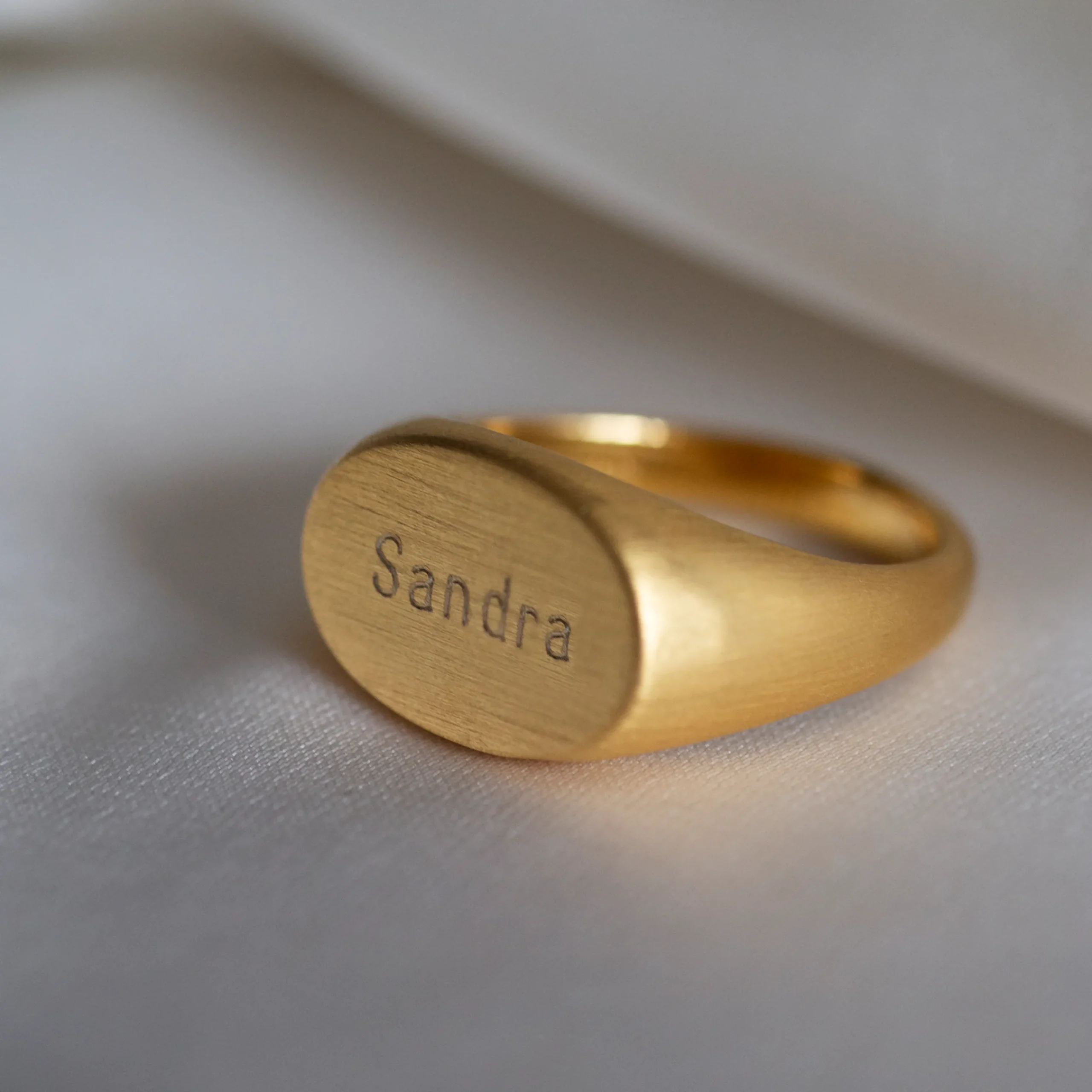 byBiehl® Danmark Guldringe<Signet Oval ring